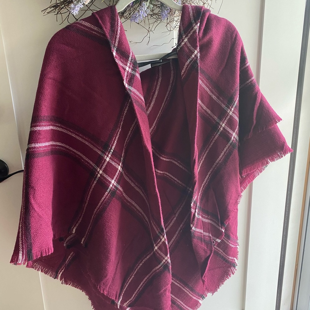 beautiful & cozy wine colored poncho